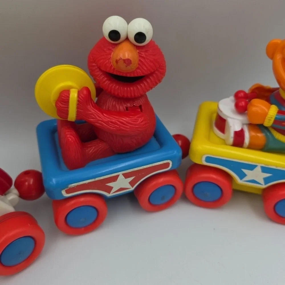 Sesame Street Band Parade TYCO Pull Train 16